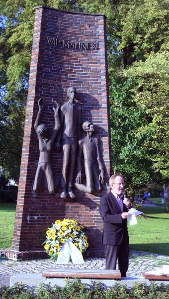 Wir Mahnen - Am Mahnmal im Lutherpark