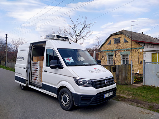 Transport zum orthodoxen Osterfest nach Butscha.
