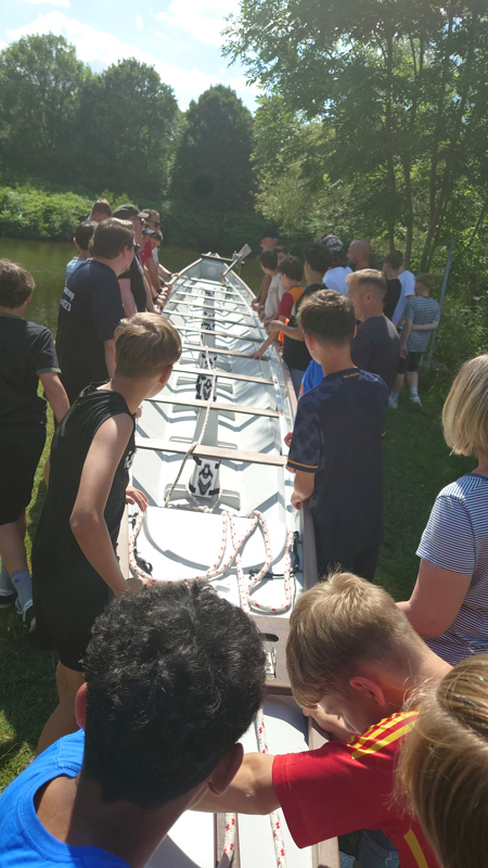 Drachenboot noch ohne Wasser